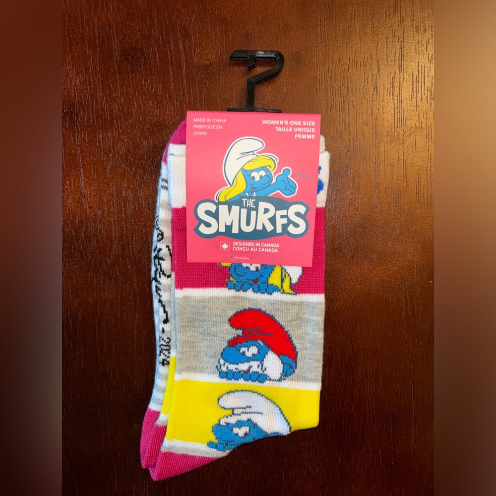 THE SMURFS NOVELTY CREW SOCKS NWT WOMEN’S SHOE SIZE 6-9.5